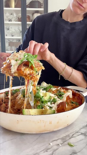Enchilada bake #oneskillet #streetcorn #corn #chicken #enchiliada #quickdinner #dinner #newrecipe #familyfavorite #simplerecipe
