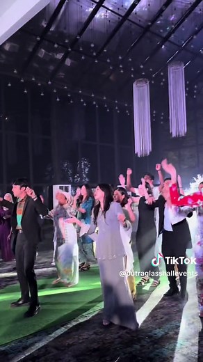 Ultimate Surprise Wedding Flash Mob by Friends
