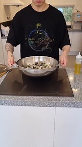 BTS Twitter Update [TRANS] Loud and chaotic In The Soop 🥰🤪💜 in the video: jk: *is making gimmari/fried seaweed roll* hobi: doesn’t the [hot oil] spatter/get on you?? yoongi: *is washing? dishes* taehyung&namjoon: *are doing karaoke* ©trans: btstranslation7 -Ms.Swaeg | BTS Memes 101