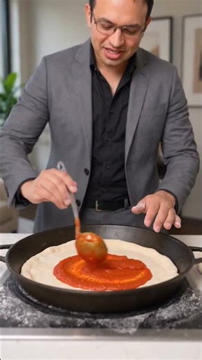 Italian Margherita Pizza Pan StyleSimple pizza with perfect crispy base#shorts #viral #pizza #italia