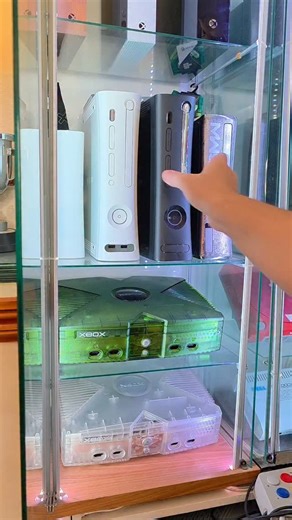 David Wellman on Instagram: "Xbox 360 Elite startup on a computer monitor. Do you remember the nxe (2008) dashboard? #xbox #retrogaming #nostalgia"