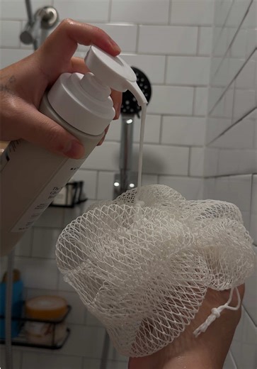 Just a quick ASMR shower routine 🛀 #ASMR #asmrsounds #satisfying #shower #showertok