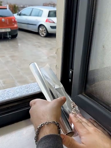 Easy Aluminum Foil Winter Hack for Windows