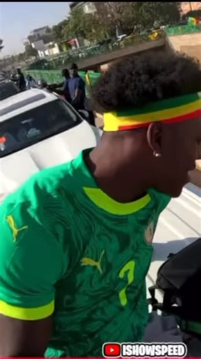 ƬΣЯΛПGΛᄃƬЦ🇸🇳🇱🇺🦁 on Instagram: "Écoutez la conversation 😅😂 diangui anglais diot na nak sssttt -Speed : What is happening? -le garde rapproché: i’am very happy 😂🧑🏾‍🦯 @ishowgoaat"