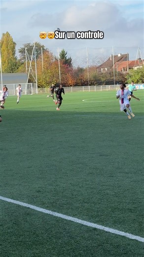 Le controle ou la Passe ? 👀 #controle #incroyable #skills #lyon #fc93