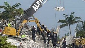 Judge gives initial approval to $1B settlement in Florida condo collapse