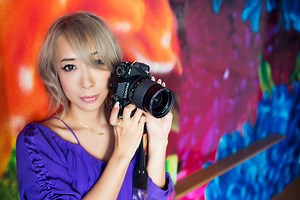 蜷川実花とは？写真家としての活動歴・代表作品について詳しく解説 | thisismedia
