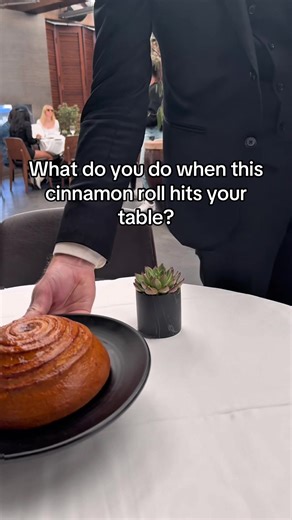 What do you do when this cinnamon roll hits your table? 📍Baltaire in Brentwood CA