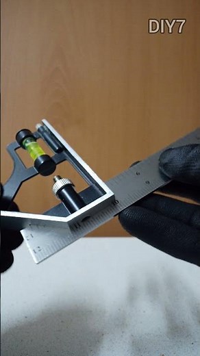 Adjustable Square With a Built-in Level Tool