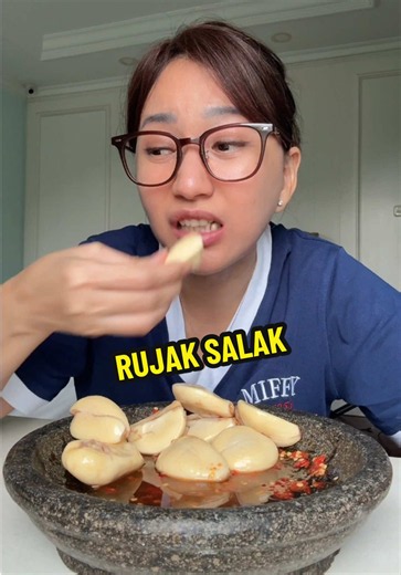 RUJAK SALAK VIRAL VERSI PAKE MICIN DIKITTTT AJAA #nanakoot | rujak