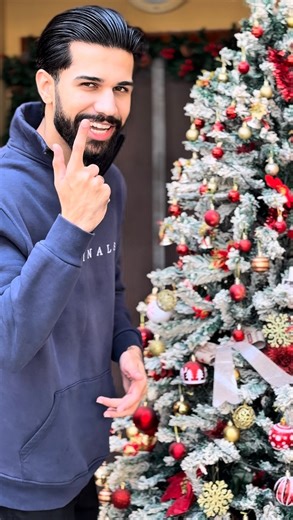 Amin Shoukat on Instagram: "Still looking for a 🎅🏻 Gift ? 🎁 #xmastree🎄 #aminkhan #xmas @streetoriginsco -"