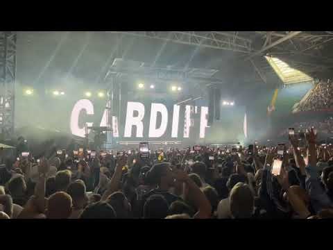 The moment OASIS RETURN to the stage at the Cardiff Principality Stadium