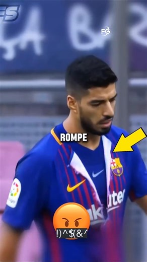 Shirt madness: nobody can take it off him 😅👕 #Luis Suárez 😡 #Rafael Leão ⚽ #Cristiano Ronaldo 🤔