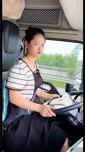 女卡車司機示範駕駛🚚 #roadtrip #travel #automobile #truckdriver #femaletrucker