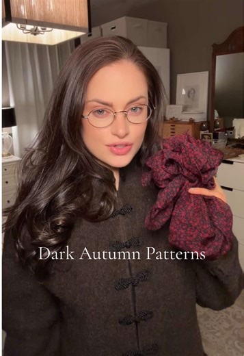 Here’s an example of a Dark Autumn Pattern and a unique way in which you can play with other colors outside your color pallet using patterns #darkautumnpatterns #darkautumnfashion #deepautumnpaterns #deepautumnpallet