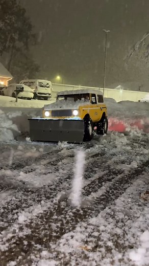 SCX6 Snow plow International Scout Snostar first snow of the year. Most fun I’ve had shoveling snow @axial @horizon_hobby @reefs_rc #lookingforservosponsor #lol @injora_rc | Ryan Ramsey