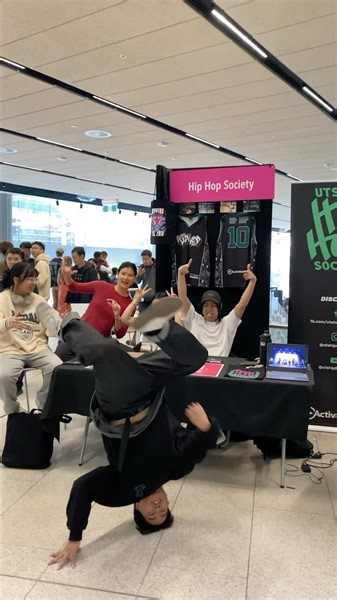 T-2 weeks till UTS O’DAY 💚 Meet all of our 180 clubs, campus services and venues, and score heaps of freebies all on the 13 & 14 February! 🤩 Be sure to register and you’ll automatically be put in the draw to WIN 2 x skydiving experience tickets! ✈️ Link in bio 🔗 | Activate UTS