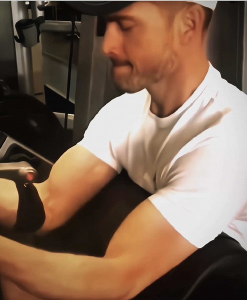 Eric Winter Gym Workout Video - Tim Bradford Edit