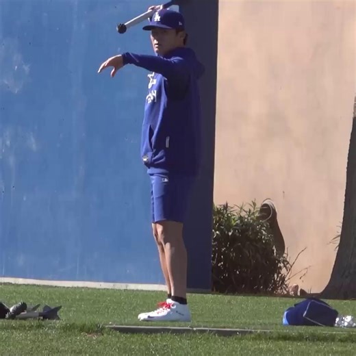 Yoshinobu Yamamoto is one of the multiple Dodgers that have arrived to Spring Training early and he’s back to his javelin routine 🔥 Yamamoto looks to build off of one of the greatest postseason performances we’ve ever seen. 🎥: @Masayakotani | Dodgers Nation