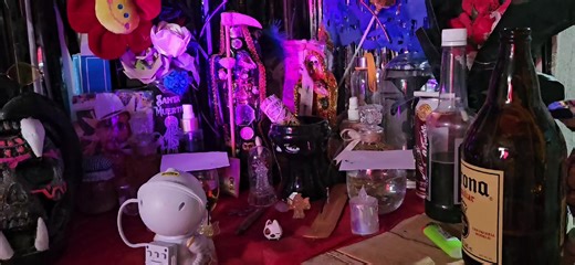 Mi santita siempre cuidas de mi y eso te lo agradezco de corazon, gracias por sacarme de donde estaba gracias ati sigo de pie nunca hay que agachar la cabeza y gracias por guíar cada uno de mis pasos guíandome por buen camino y dándome esa paz que yo necesito, tus tiempos son perfectos solo hay que tener mucha fe y paciencia porque lo bueno tarda en llegar🖤🙏