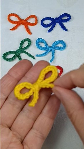How To Crochet Little Bows #crochetbows