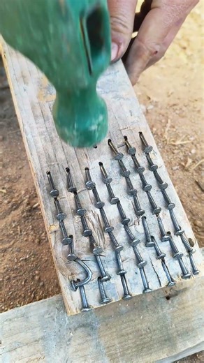 Put in nails to thresh the corn #shorts