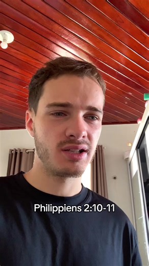 Philippiens 2:10-11, affirmant que tous, dans les cieux, sur la terre et sous la terre, s'agenouilleront devant Jésus, et que toute langue confessera qu'il est Seigneur, à la gloire de Dieu le Père. Cette prophétie, citant Ésaïe 45:23, souligne la reconnaissance universelle de l'autorité du Christ.