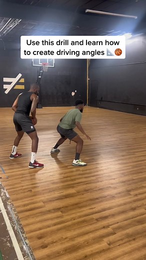 Using lateral moves, you manipulate your defender. This opens up new driving angles because the defender has to move you. If they don’t, attack immediately! #basketball #basketballtraining #nba #fyp #viral #trending
