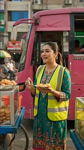 পিংক বাস জ্যারে রেখে ড্রাইভার গেল ফুচকা খেতে 😅 পিংক বাস, মহিলাদের বাস। BRTC pink Bus