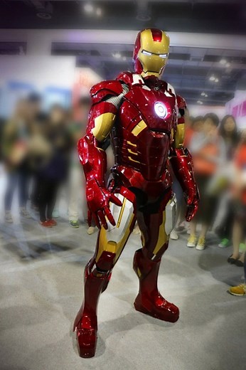 Réelle et fonctionnelle, l’incroyable armure MARK VII vous glisse dans la peau d’Iron Man !