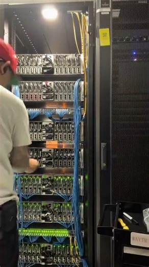 Precision cabling in action: every connection counts for high-performance servers! #datacenter #it