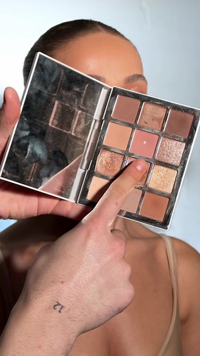 Do you want the full tutorial ??? Model @xhenisakeci1 🤍 Hair @florii_hairstyle 🤍 .Products used: @makeupforever Anywhere Caffeine Artist Pencil @makeupbymario Etheral eyes palette @kyliecosmetics supple kiss lip glaze in rose bloom . . . #viralvideos #makeup #mua #makeupbyhenrigjata #henrigjatamua #model #huda #makeupforever #kyliejenner #kylie #kyliecosmetics