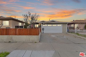 5007 W 134th St, Hawthorne, CA 90250 - MLS 23-242099 - Coldwell Banker