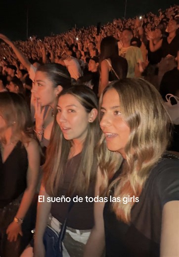 Camila Cabana (@camilacabana30) - Dios mío que hombre 🫠#malumamedellin #malumaconcert | Maluma