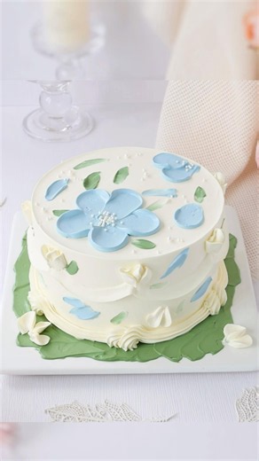 Elegant Blue Floral Buttercream Cake 💙 | Easy Flower Cake Decorating Tutorial | #shorts
