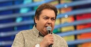 Faustão parou gravação do último 'Domingão' ao levar tombo no palco. Detalhes!