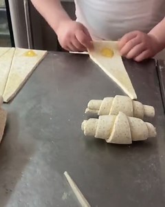 5.8M views · 20K reactions | This Italian pastry chef has some serious skills! 縷 | FOODbible | Facebook