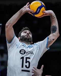 MEN’S WORLD CHAMPS: MEET TEAM ARGENTINA 🇦🇷 La Albiceleste never surrenders 💥, always ready to battle the volleyball powerhouses on the biggest stage. Led by the legendary setter Luciano De Cecco, making his sixth World Championship appearance, Argentina is bringing heart, grit and experience to the Philippines 🇵🇭. 🗒️ Check the schedule at https://volleyball.world/ 📺 Catch the action on VBTV: https://bit.ly/3Bjc3Ui 🏐 #Volleyball #Voley #Philippines2025 #MWCH #ElectrifyingPhilippines | Vol