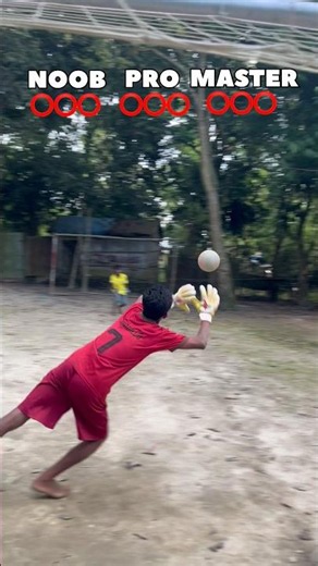 Goalkeeper challenge⁉️🔥🧤⚽️#shorts #football #challenge #trending #goalkeepertraining #goalkeeper