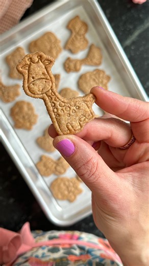 5-Ingredient Animal Crackers = yummy snack time straight from the pantry! Which means I can use up what I already have on hand and save my grocery dollars to buy my kids the mountain of fruit they insist on consuming🤣 ⠀⠀⠀⠀⠀⠀⠀⠀⠀ Comment RECIPE to have this easy one sent right to your dms. ⠀⠀⠀⠀⠀⠀⠀⠀⠀ And know this is already #eggfree and is easily #glutenfree and #dairyfree for my allergy families! ⠀⠀⠀⠀⠀⠀⠀⠀⠀ #toddlerfood #toddlersnack #crackers #easybaking https://www.yummytoddlerfood.com/animal-c