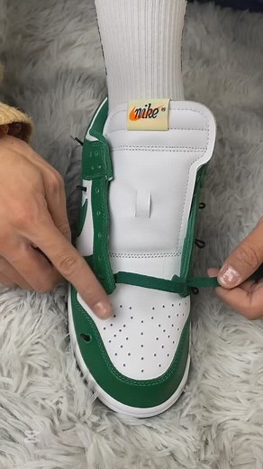 SNEAKERS | FOOTWEAR | KICKS on Instagram: "nike dunk low lace tutorial ✅"