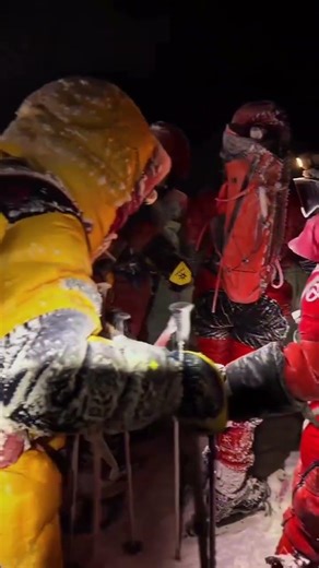 “Breathing Challenges on Mount Everest: Surviving Thin Air”#mounteverest #climbing #expedition