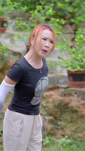 🦢Meena got bitten by a bat #shorts #viral #funny #youtubeshorts #ytshorts #shortsfeed #trending