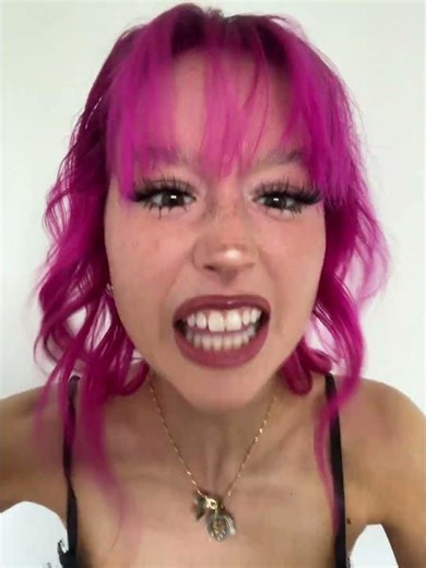 I miss my pink hair might go back #samara