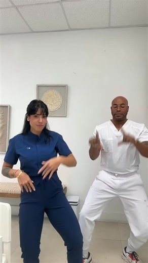 Dania on Instagram: "Se tenía que hacer 😂😂dale que nos fuimos viral #miamiflorida #vari_aesthetics #doralzuela #cejaspeloapelo #trendy #bebesito #viralreels❤️"