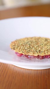 Inaka miso and kombu broth jelly combines traditional Japanese ingredients and a modern approach. Inaka miso is a type of Japanese soy paste that gives the broth a sweetish-salty flavor, while kombu is a dried seaweed that adds a rich umami flavor. Savory jellies can be made from various types of broths. Jelly adds depth and richness to dishes by intensifying the flavor profile of the accompanying ingredients. And above all, it provides a unique textural contrast to the dish. It adds a gelatinou