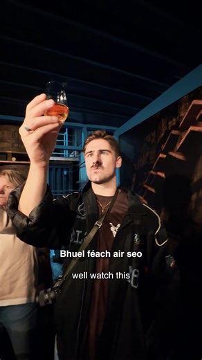 Explore the coastal charm of Dingle - without a car! Gan carr? Gan fadhbh! 💚 No car, no problem! Day 1: 📍Rent a bike from Dingle Electric Bikes 🚲 Cycle along the Slea Head Drive taking in the sights 📍Fahan Beehive Huts 📍Coumeenoole Beach 📍Dún Chaoin Pier 📍 Stop by The Blasket Centre and discover the Irish heritage 🚶‍♂️Walk 15 mins from Dingle town to Dingle Distillery 🍽️ The Fish Box Dingle 📍 Irish music & dance experience by Tonnta at WAVE Dingle (Only Tuesday nights) Follow along as 