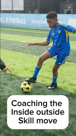 Coaching the inside outside skill move ⚽️🔥#football #footballcoaching #kidsfootball