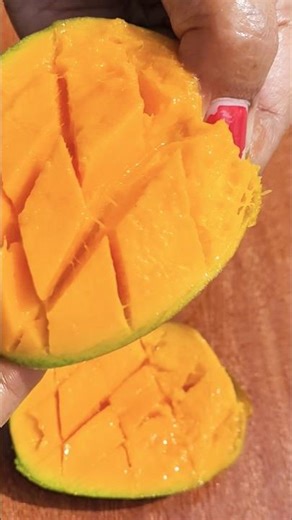 Ripe mango on the tree #shorts #ytshorts #viralvideo #trending