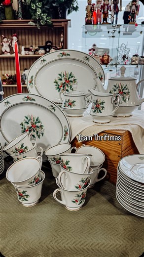 Amy - Modern Vintage Home • Thrifted Finds & DIYs on Instagram: "If your local stores are pushing new Christmas decor, just remember Thriftmas is overflowing with the good stuff. 🎄✨ My favorite local resale shop @hohresale has the best selection of vintage, budget-friendly, sustainable, and way more unique finds than anything on the shelves right now. I highly encourage you to check out your own resale shops by you! Are you team Thriftmas or team Buy It New this year? Tell me in the comments! ⬇